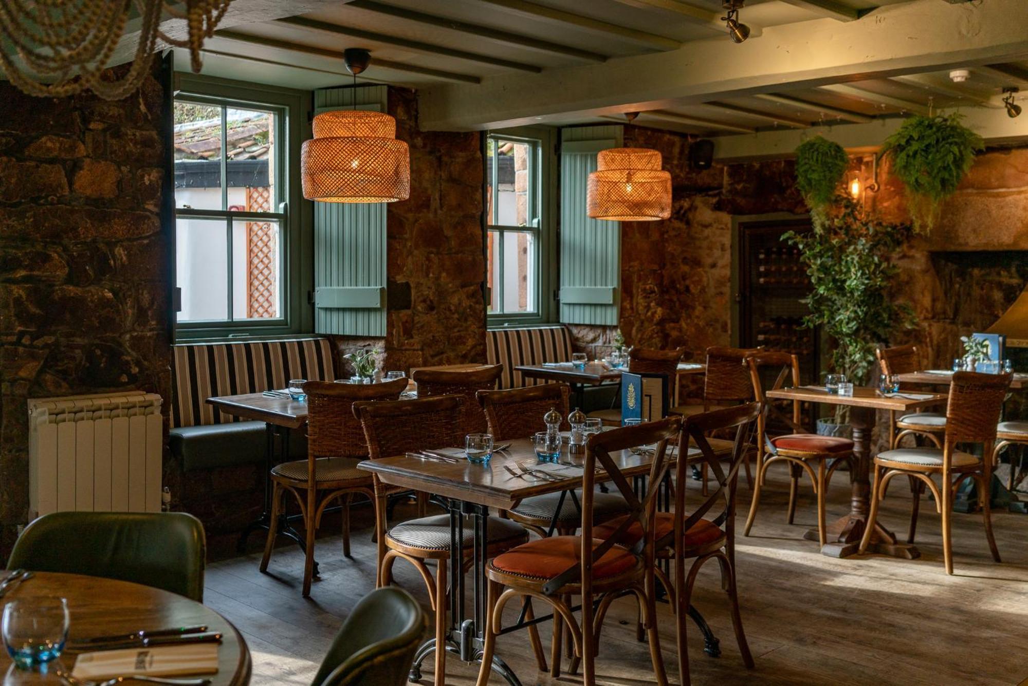Old Court House Inn St Aubin Bagian luar foto
