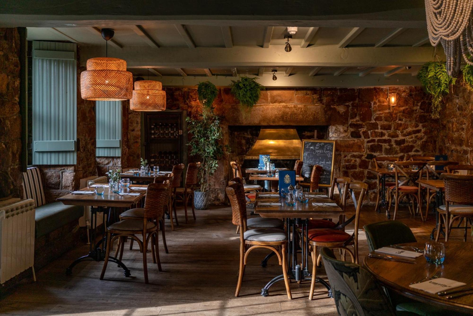 Old Court House Inn St Aubin Bagian luar foto